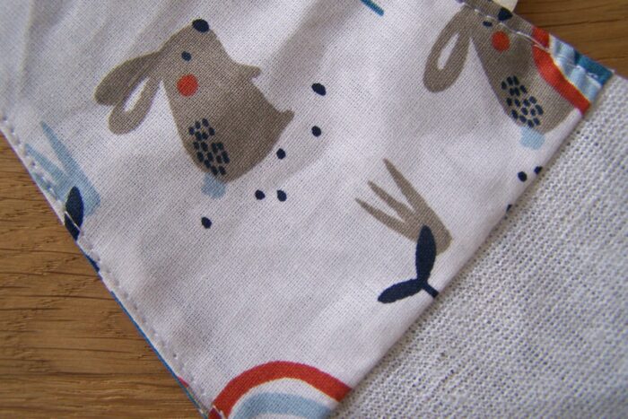 Citrouille et Mirabelle, créations artisanales pour bébés et enfants - Attaches tétine bébé lapins fond blanc