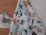 Citrouille et Mirabelle, créations artisanales françaises pour bébés et enfants- Cape de bain bébé marins ancres